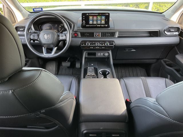 Used 2025 Honda Pilot Touring image 11