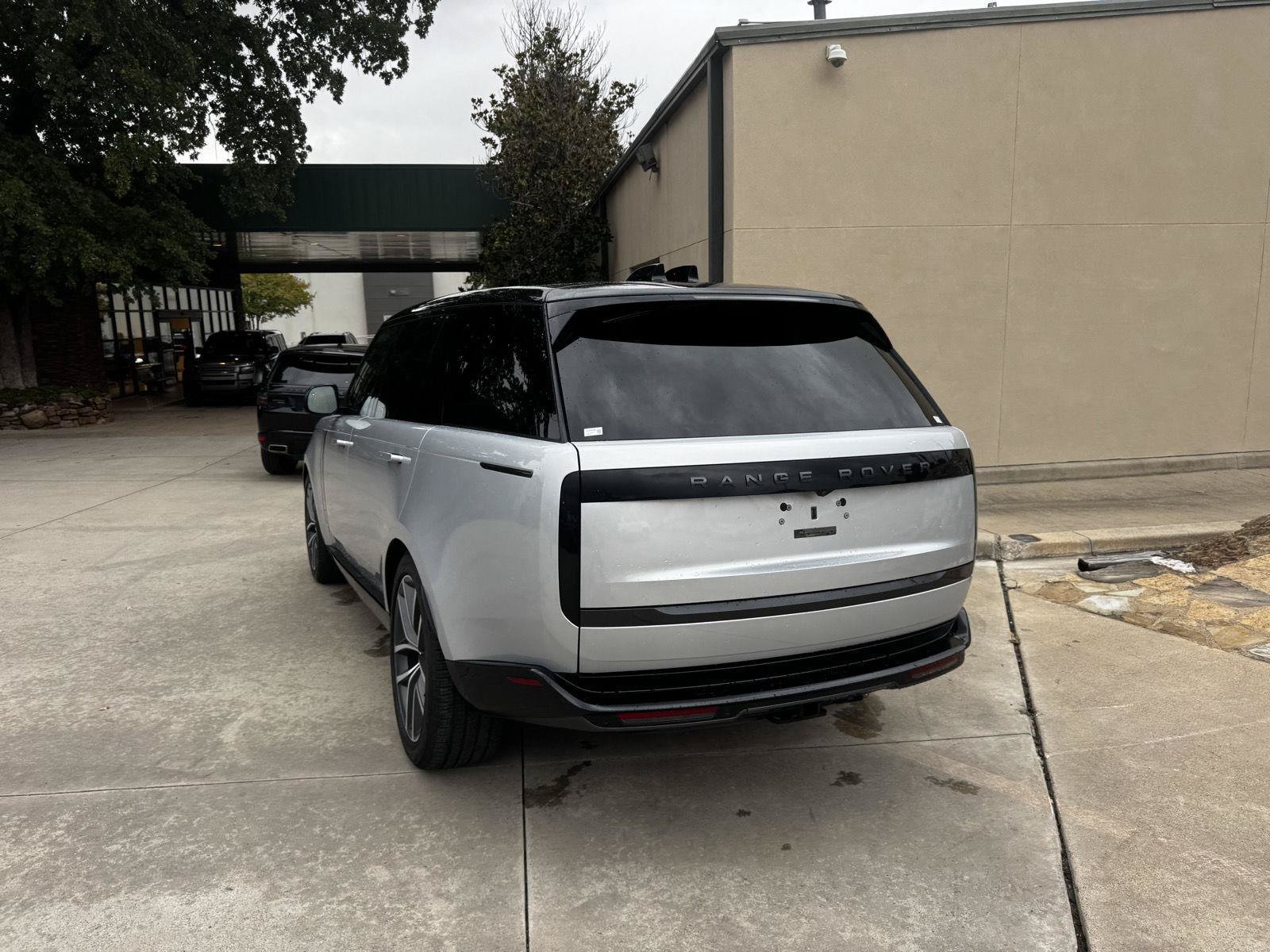 Certified 2025 Land Rover Range Rover Long Wheelbase SE AWD/4WD image 7