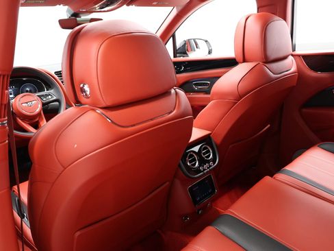 Used 2022 Bentley Bentayga AWD/4WD image 67
