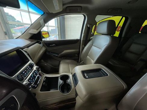 Used 2017 GMC Yukon SLT w/ Premium Edition AWD/4WD image 12