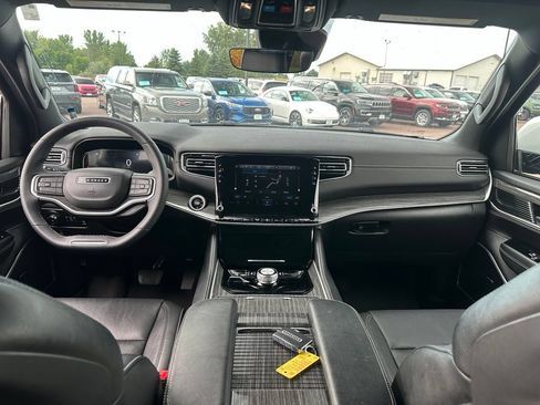 Used 2022 Jeep Wagoneer Series II w/ Flexible Seating Group AWD/4WD image 27