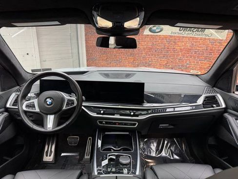 Certified 2024 BMW X7 xDrive40i w/ M Sport Package image 12