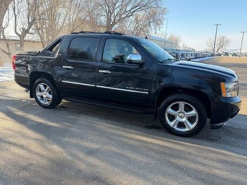 Used 2010 Chevrolet Avalanche LTZ image 3