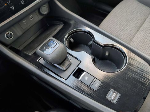 Used 2022 Nissan Rogue S image 35