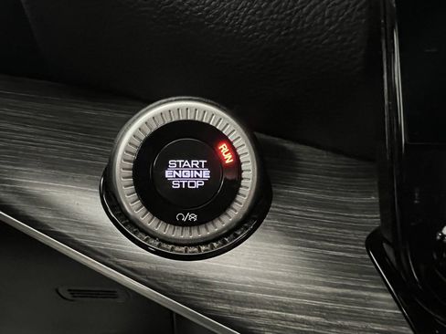 Used 2024 Jeep Wagoneer L Series II w/ Premium Group I image 38