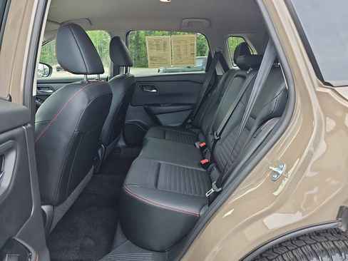 Used 2025 Nissan Rogue SV image 15