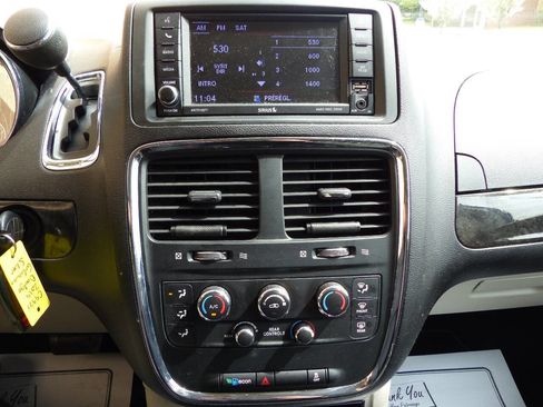 Used 2019 Dodge Grand Caravan SE w/ UConnect Hands-Free Group FWD image 43