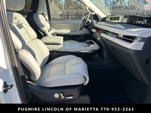 New 2026 Lincoln Navigator Reserve AWD/4WD image 11