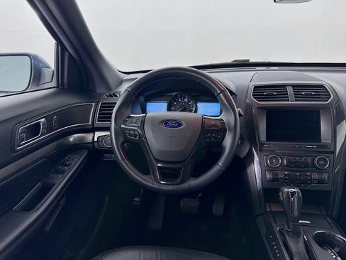 Used 2018 Ford Explorer XLT w/ Equipment Group 202A AWD/4WD image 22