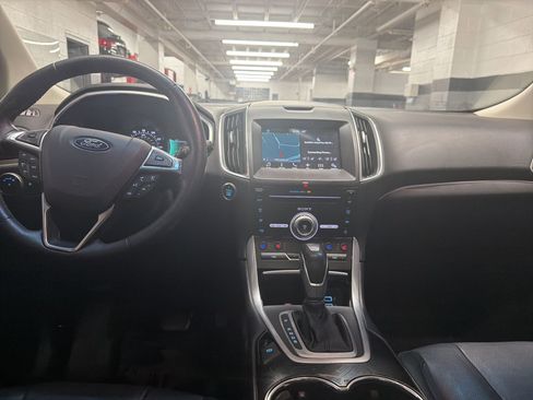 Used 2018 Ford Edge Titanium w/ Equipment Group 301A AWD/4WD image 17