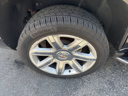 Used 2015 Cadillac Escalade Luxury AWD/4WD image 34