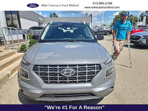 Used 2022 Hyundai Venue Limited w/ Cargo Package FWD image 2