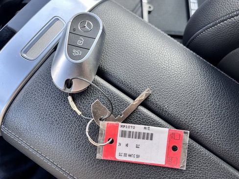 Used 2024 Mercedes-Benz GLC 300 4MATIC image 13