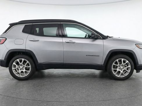 Used 2025 Jeep Compass Limited AWD/4WD image 11