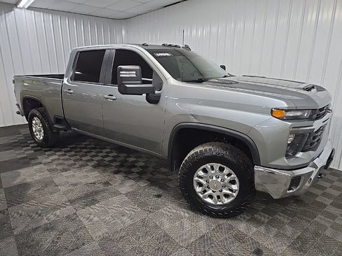 Used 2024 Chevrolet Silverado 3500 LT AWD/4WD image 7