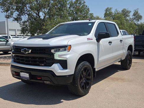 Used 2023 Chevrolet Silverado 1500 LT Trail Boss w/ Convenience Package II AWD/4WD image 4