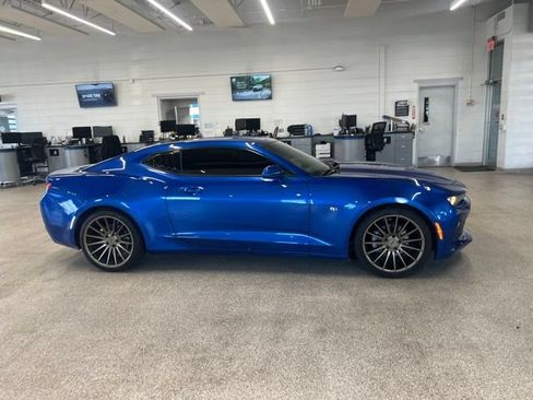 Used 2017 Chevrolet Camaro LT RWD image 4