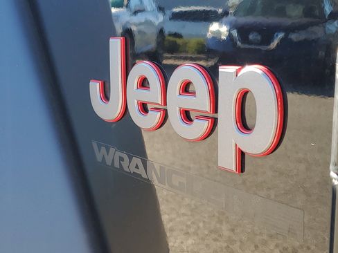 Used 2025 Jeep Wrangler Rubicon image 10