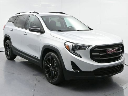 Used 2021 GMC Terrain SLE w/ Elevation Edition FWD image 2