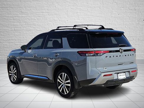 Used 2023 Nissan Pathfinder Platinum FWD image 3