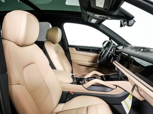 New 2026 Porsche Cayenne S image 25