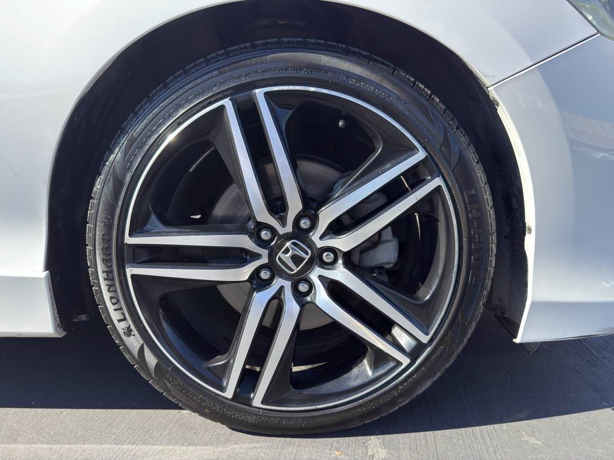 Used 2017 Honda Accord Sport image 9