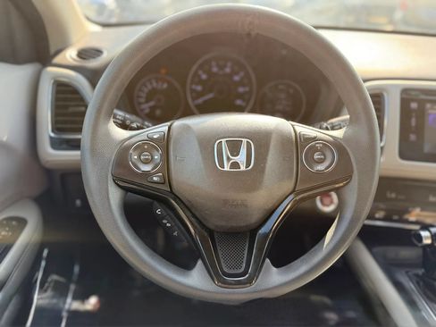 Used 2018 Honda HR-V EX image 16