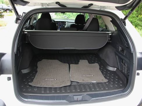 Used 2024 Subaru Outback Premium image 29