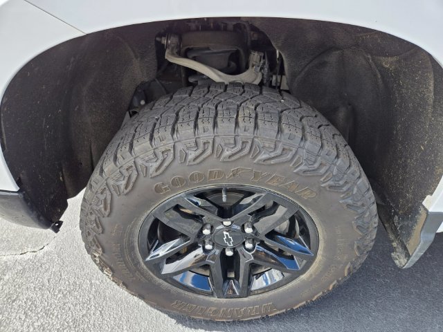 Used 2025 Chevrolet Silverado 1500 Custom Trail Boss AWD/4WD image 25