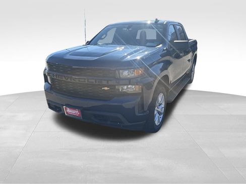 Used 2020 Chevrolet Silverado 1500 Custom w/ Custom Value Package image 2