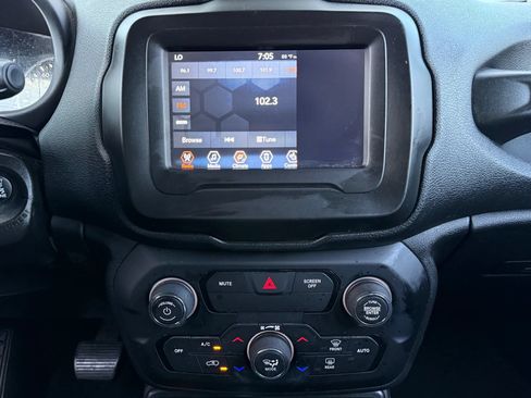 Used 2020 Jeep Renegade Latitude w/ Cold Weather Group AWD/4WD image 25