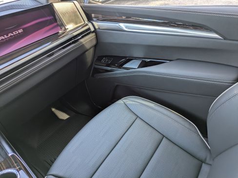 New 2025 Cadillac Escalade Premium Luxury w/ Touring Package image 16