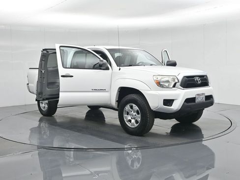 Used 2014 Toyota Tacoma PreRunner image 28
