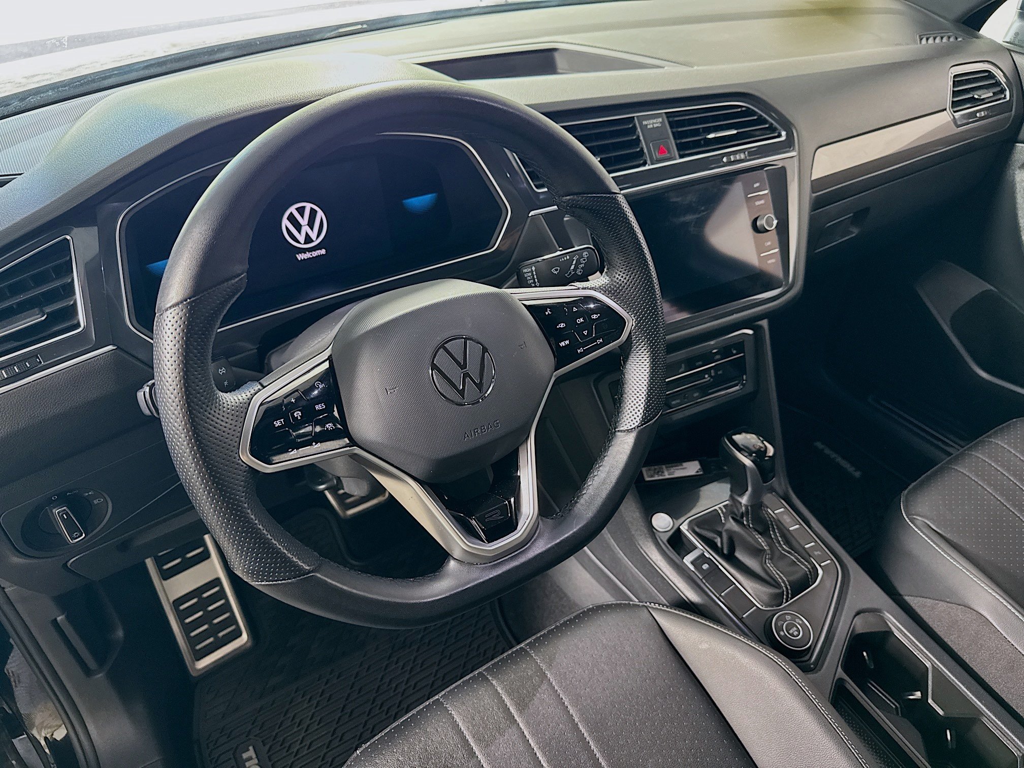 Used 2022 Volkswagen Tiguan SE R-Line AWD/4WD image 12