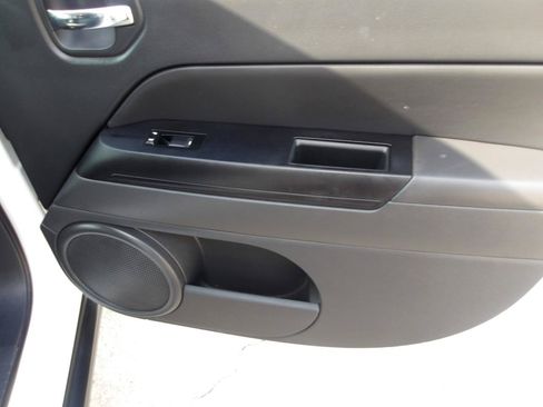 Used 2011 Jeep Patriot Latitude AWD/4WD image 9