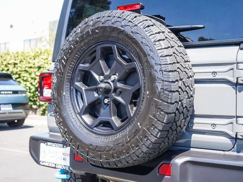 Used 2023 Jeep Wrangler Unlimited AWD/4WD image 8