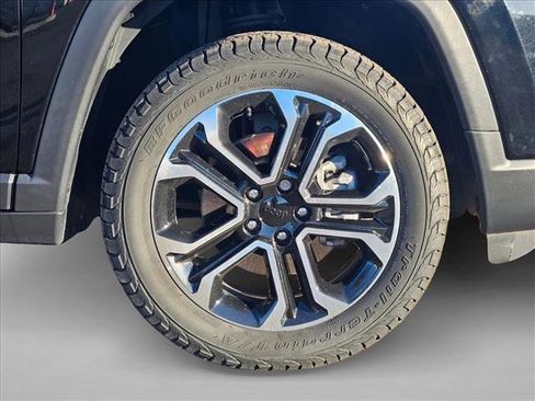 Used 2022 Jeep Compass Limited image 21