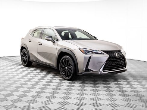 Used 2021 Lexus UX 200 w/ Accessory Package (Z1) image 8