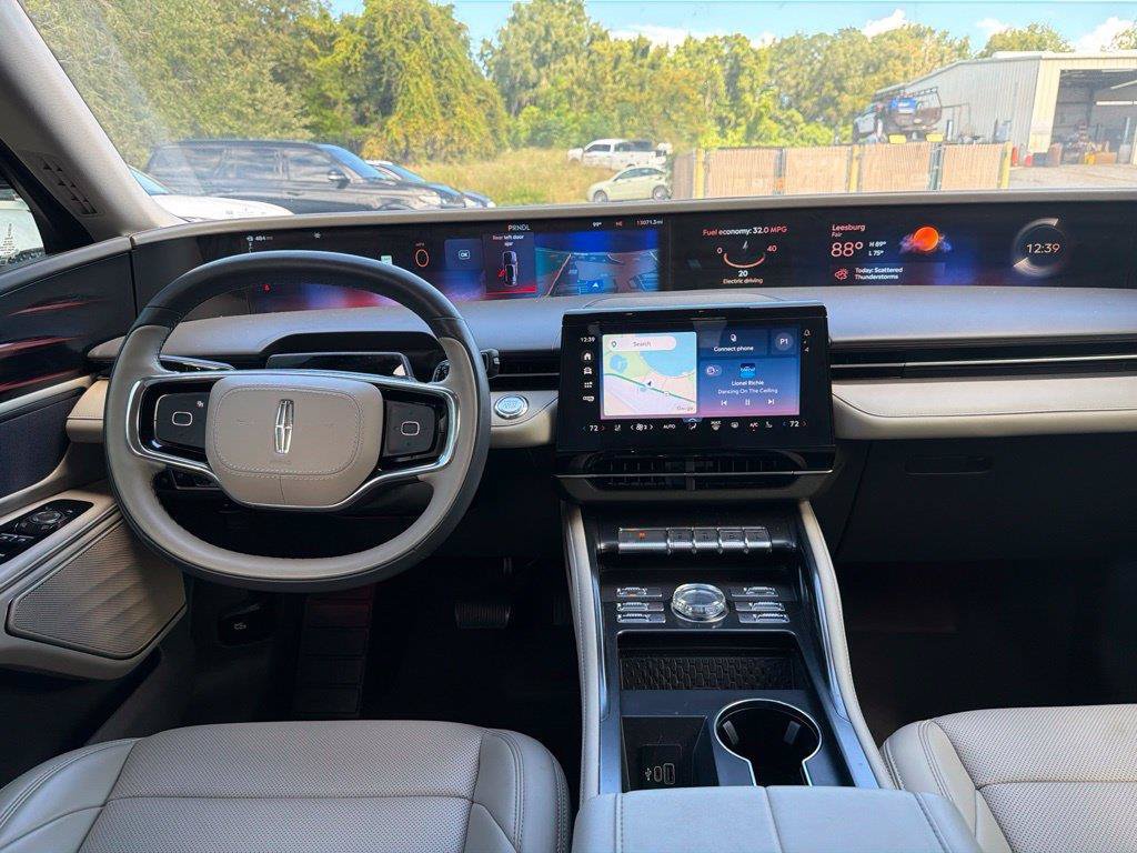 Used 2025 Lincoln Nautilus Premier AWD/4WD image 10