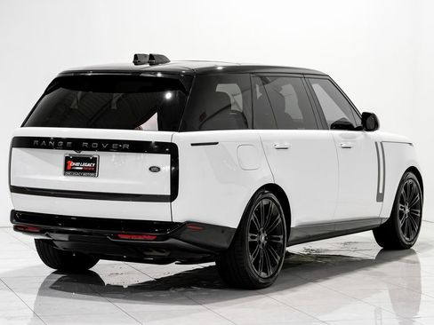 Used 2022 Land Rover Range Rover Long Wheelbase SE image 4