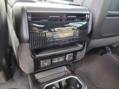 New 2026 Jeep Grand Wagoneer L 4WD w/ Premium Group I image 17