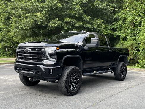 Used 2024 Chevrolet Silverado 3500 LT w/ Midnight Edition AWD/4WD image 5