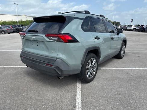 Used 2019 Toyota RAV4 XLE Premium FWD image 5