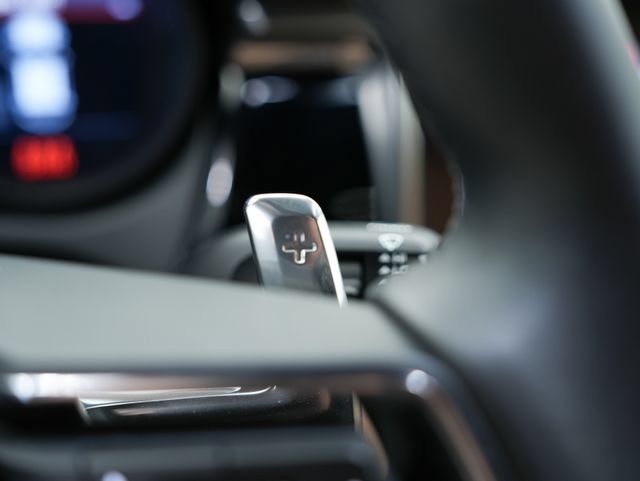Certified 2026 Porsche Macan AWD/4WD image 15