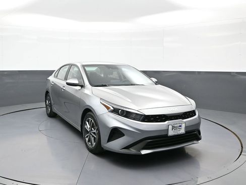 Certified 2023 Kia Forte LXS w/ LXS Technology Package FWD image 3