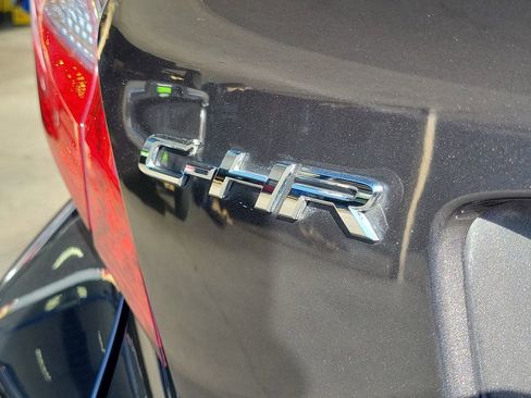 Used 2019 Toyota C-HR LE image 7