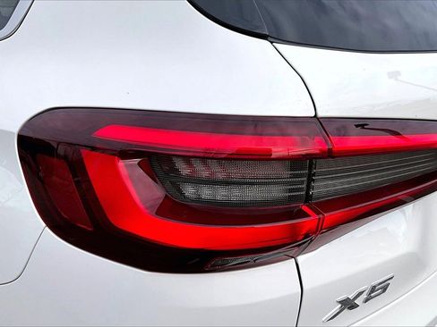 Used 2021 BMW X5 xDrive40i w/ Premium Package image 32