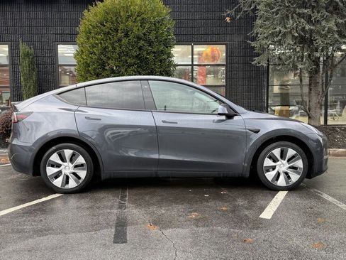 Used 2020 Tesla Model Y Long Range image 21