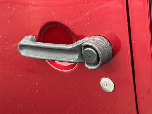 Used 2012 Jeep Wrangler Altitude image 18