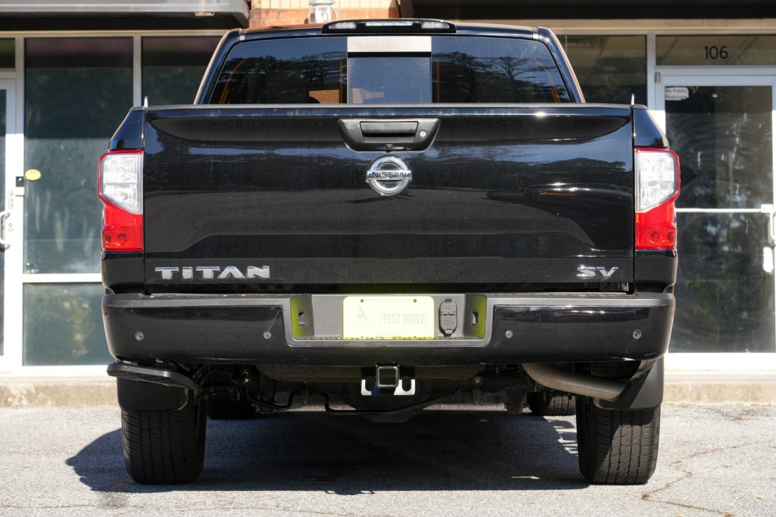 Used 2021 Nissan Titan SV w/ SV Convenience Package RWD image 9